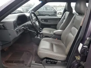 1995 Volvo 960 z VIN YV1KS9616S1059956, wystawiony jako Copart lot #86760234 z przebiegiem 137 261 mil mil oraz Szkody całkowita. Historia ofert i sprzedaży dostępna na DreamBid. Obrazek 7.