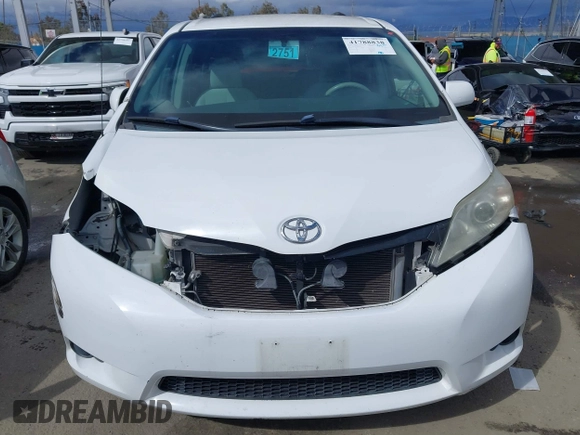 2013 Toyota Sienna LE AAS with VIN 5TDKK3DC4DS358746, listed as a IAAI auction lot 41788838 with 92,281 mi miles. Bid and sale history available at carsss.com. Image 13.
