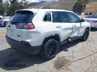 2020 Jeep Cherokee Latitude Plus z VIN 1C4PJLLB5LD625047, wystawiony jako IAAI lot #42246428 z przebiegiem 69 625 mil mil oraz . Historia ofert i sprzedaży dostępna na DreamBid. Obrazek 4.