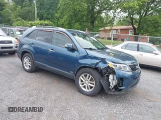 2014 Kia Sorento LX z VIN 5XYKTCA66EG449205, wystawiony jako IAAI lot #42260439 z przebiegiem 175 868 mil mil oraz . Historia ofert i sprzedaży dostępna na DreamBid. Obrazek 1.