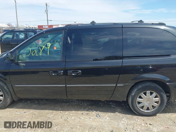 2005 Chrysler Town & Country Limited with VIN 2C8GP64L35R355967, listed as a IAAI auction lot 42106189 with 287,568 mi miles. Bid and sale history available at carsss.com. Image 14.