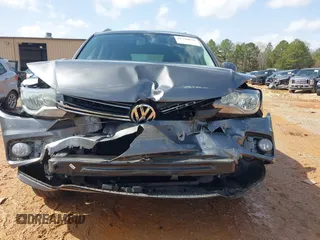 2015 Volkswagen Tiguan SE z VIN WVGBV7AXXFW503955, wystawiony jako IAAI lot #41730076 z przebiegiem 146 446 mil mil oraz . Historia ofert i sprzedaży dostępna na DreamBid. Obrazek 13.