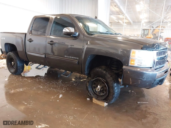 2011 Chevrolet Silverado 1500 LS with VIN 3GCPKREA0BG138487, listed as a IAAI auction lot 41305551 with 101,583 mi miles. Bid and sale history available at carsss.com. Image 1.