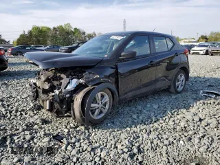 2020 Nissan Kicks S z VIN 3N1CP5BV9LL569020, wystawiony jako Copart lot #52715015 z przebiegiem 56 587 mil mil oraz Szkoda całkowita • Salvage title. Historia ofert i sprzedaży dostępna na DreamBid. Obrazek 1.