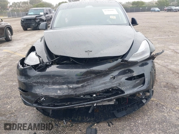 2024 Tesla Model Y with VIN 7SAYGDED8RF213927, listed as a IAAI auction lot 41386687 with 3,599 mi miles and . Bid and sale history available at DreamBid. Image 6.