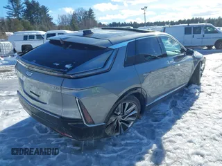 2024 Cadillac LYRIQ Luxury z VIN 1GYKPSRL3RZ122559, wystawiony jako IAAI lot #41587457 z przebiegiem 8 408 mil mil oraz . Historia ofert i sprzedaży dostępna na DreamBid. Obrazek 4.