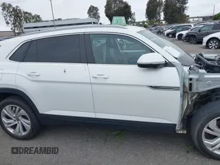 2021 Volkswagen Atlas SEL с VIN 1V2EE2CA1MC228616, выставлен на аукционе IAAI как лот 41231626 с пробегом 46 369 миль миль и . История ставок и продаж доступна на DreamBid. Изображение 14.