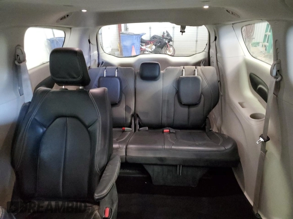 2023 Chrysler Pacifica Hybrid Touring L with VIN 2C4RC1L75PR611607, listed as a Copart auction lot 61475985 with 63,241 mi miles and Clean title. Bid and sale history available at DreamBid. Image 10.