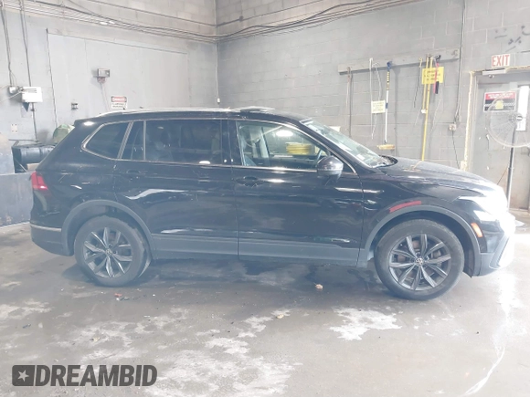 2022 Volkswagen Tiguan SE z VIN 3VV2B7AX6NM073743, wystawiony jako IAAI lot #39948815 z przebiegiem 56 368 mil mil oraz . Historia ofert i sprzedaży dostępna na DreamBid. Obrazek 13.