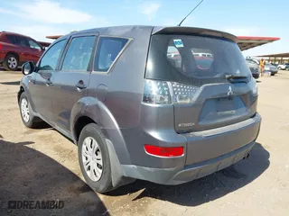 2007 Mitsubishi Outlander ES with VIN JA4MS31X97U004585, listed as a IAAI auction lot 41974275 with 211,555 mi miles. Bid and sale history available at carsss.com. Image 3.