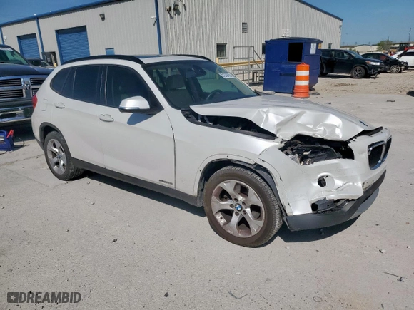 2014 BMW X1 sDrive28i with VIN WBAVM1C53EVW52268, listed as a Copart auction lot 51279755 with 193,173 mi miles and Salvage Title. Bid and sale history available at carsss.com. Image 4.