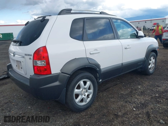 2005 Hyundai Tucson GLS with VIN KM8JN72D15U082153, listed as a IAAI auction lot 42150901 with 209,250 mi miles. Bid and sale history available at carsss.com. Image 4.