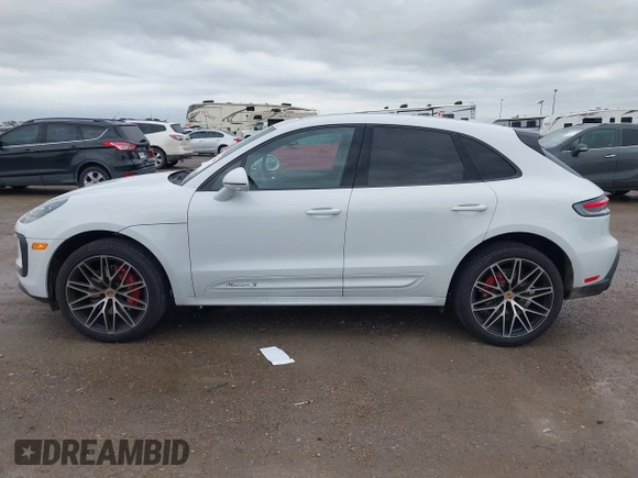 2025 Porsche Macan GTS with VIN WP1AG2A55SLB41796, listed as a IAAI auction lot 41936289 with 1,435 mi miles and . Bid and sale history available at DreamBid. Image 14.