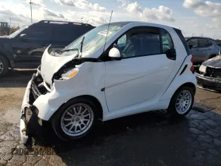 2011 Smart fortwo Pure z VIN WMEEJ3BA9BK474094, wystawiony jako Copart lot #74012374 z przebiegiem 47 560 mil mil oraz Czysty tytuł • Clean title. Historia ofert i sprzedaży dostępna na DreamBid. Obrazek 1.