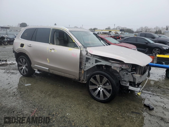 2023 Volvo XC90 Ultimate with VIN YV4062PA1P1958154, listed as a Copart auction lot 84087244 with 3,662 mi miles and Salvage Title. Bid and sale history available at carsss.com. Image 4.