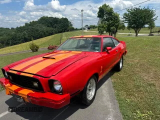 1978 Ford Mustang с VIN 8F03F182544, выставлен на аукционе Copart как лот 75172034 с пробегом 51 959 миль миль и Чистый • Clean title. История ставок и продаж доступна на DreamBid. Изображение 2.