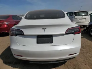 2021 Tesla Model 3 Standard Range Plus z VIN 5YJ3E1EA6MF059194, wystawiony jako Copart lot #53483595 z przebiegiem 22 072 mil mil oraz Szkody całkowita. Historia ofert i sprzedaży dostępna na DreamBid. Obrazek 6.