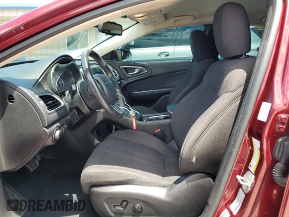 2015 Chrysler 200 Limited z VIN 1C3CCCAB6FN733384, wystawiony jako Copart lot #57103145 z przebiegiem 155 164 mil mil oraz Szkoda całkowita • Salvage title. Historia ofert i sprzedaży dostępna na DreamBid. Obrazek 7.
