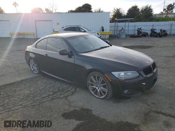 2011 BMW 3 Series 335i с VIN WBAKG7C5XBE598752, выставлен на аукционе Copart как лот 47705665 с пробегом 124 568 миль миль и Списание • Salvage title. История ставок и продаж доступна на DreamBid. Изображение 4.
