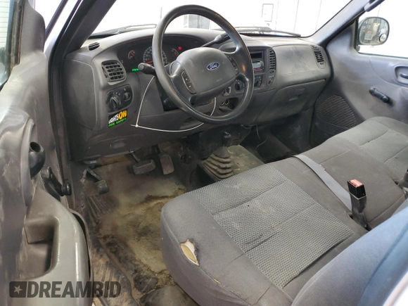 2003 Ford F-150 XL z VIN 2FTRF18W53CA96144, wystawiony jako Copart lot #47589205 z przebiegiem 246 767 mil mil oraz Czysty tytuł • Clean title. Historia ofert i sprzedaży dostępna na DreamBid. Obrazek 8.