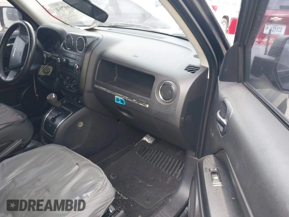 2009 Jeep Patriot Sport with VIN 1J8FT28B29D165484, listed as a IAAI auction lot 41939764 with 116,743 mi miles. Bid and sale history available at carsss.com. Image 5.