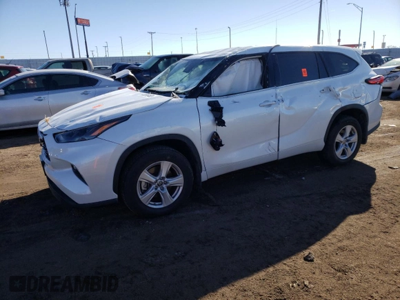 2022 Toyota Highlander LE z VIN 5TDBZRBH4NS246673, wystawiony jako Copart lot #40898463 z przebiegiem 2 366 mil mil oraz . Historia ofert i sprzedaży dostępna na DreamBid. Obrazek 1.