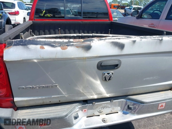 2007 Dodge Dakota SLT with VIN 1D7HE48K37S107954, listed as a IAAI auction lot 42191935 with 223,090 mi miles and . Bid and sale history available at carsss.com. Image 6.