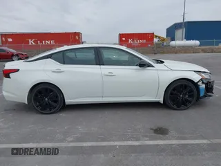 2022 Nissan Altima 2.5 SR with VIN 1N4BL4CV8NN360096, listed as a IAAI auction lot 41547366 with 49,101 mi miles. Bid and sale history available at carsss.com. Image 14.