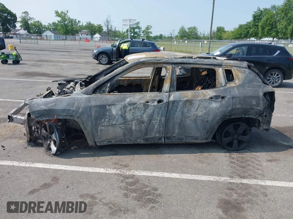 2019 Jeep Compass Altitude z VIN 3C4NJDBB7KT686116, wystawiony jako IAAI lot #42420183 z przebiegiem Nie podano mil oraz . Historia ofert i sprzedaży dostępna na DreamBid. Obrazek 13.