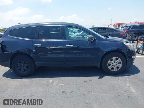 2016 Chevrolet Traverse LS z VIN 1GNKRFEDXGJ213319, wystawiony jako IAAI lot #42278916 z przebiegiem 170 028 mil mil oraz . Historia ofert i sprzedaży dostępna na DreamBid. Obrazek 13.