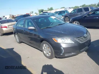 2008 Toyota Camry LE z VIN 4T4BE46K38R018279, wystawiony jako IAAI lot #42343758 z przebiegiem 158 300 mil mil oraz . Historia ofert i sprzedaży dostępna na DreamBid. Obrazek 1.