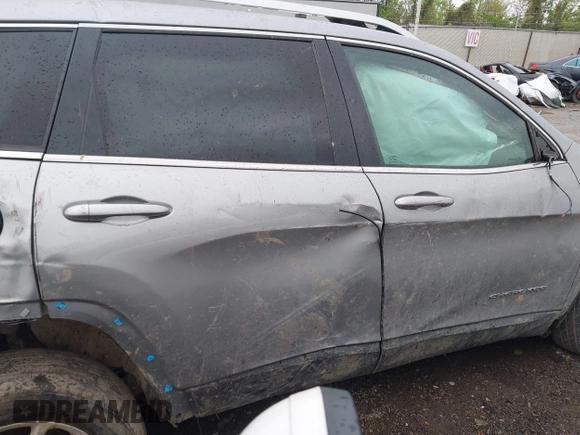 2014 Jeep Cherokee Latitude z VIN 1C4PJMCS1EW190833, wystawiony jako IAAI lot #42198520 z przebiegiem 168 146 mil mil oraz . Historia ofert i sprzedaży dostępna na DreamBid. Obrazek 13.