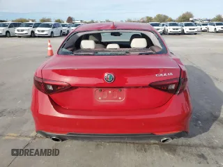 2021 Alfa Romeo Giulia z VIN ZARFAMAN9M7639831, wystawiony jako Copart lot #83743634 z przebiegiem Nie podano mil oraz Czysty tytuł • Clean title. Historia ofert i sprzedaży dostępna na DreamBid. Obrazek 6.