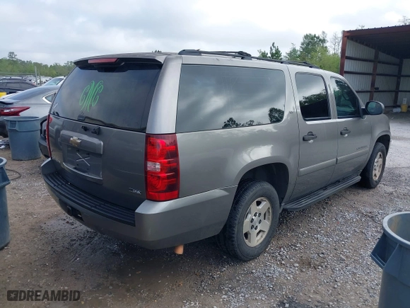 2007 Chevrolet Suburban LT with VIN 1GNFC16077R372737, listed as a IAAI auction lot 41917140 with 249,075 mi miles. Bid and sale history available at carsss.com. Image 4.