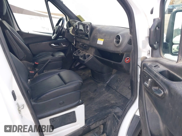 2019 Mercedes-Benz Sprinter Cargo z VIN WD4PF1CD5KT014453, wystawiony jako IAAI lot #41100495 z przebiegiem 195 185 mil mil oraz . Historia ofert i sprzedaży dostępna na DreamBid. Obrazek 5.