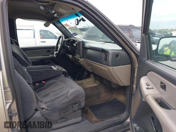 2002 Chevrolet Suburban LS with VIN 3GNEC16Z72G193181, listed as a IAAI auction lot 41303195 with 240,877 mi miles. Bid and sale history available at carsss.com. Image 5.