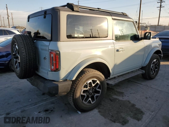 2021 Ford Bronco z VIN 1FMDE5AP0MLA98152, wystawiony jako Copart lot #84872094 z przebiegiem 10 907 mil mil oraz Szkoda całkowita • Salvage title. Historia ofert i sprzedaży dostępna na DreamBid. Obrazek 3.