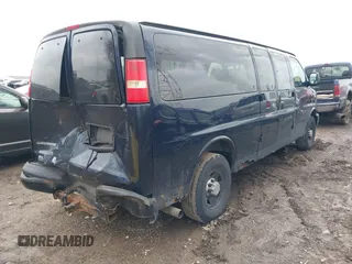 2008 Chevrolet Express Passenger z VIN 1GAHG39K681190793, wystawiony jako IAAI lot #41138205 z przebiegiem 194 796 mil mil oraz . Historia ofert i sprzedaży dostępna na DreamBid. Obrazek 4.