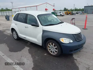 2010 Chrysler PT Cruiser z VIN 3A4GY5F97AT156416, wystawiony jako IAAI lot #42474798 z przebiegiem 142 159 mil mil oraz . Historia ofert i sprzedaży dostępna na DreamBid. Obrazek 1.