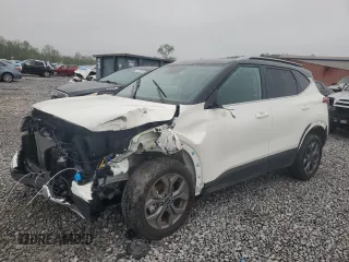 2024 Kia Seltos S z VIN KNDEU2AA4R7591046, wystawiony jako Copart lot #51934525 z przebiegiem 8362 mil mil oraz Szkoda całkowita • Salvage title. Historia ofert i sprzedaży dostępna na DreamBid. Obrazek 1.