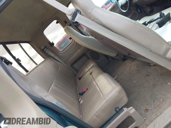 1997 Ford F-150 XL with VIN 1FTDX18WXVNB82554, listed as a IAAI auction lot 41821547 with 236,735 mi miles. Bid and sale history available at carsss.com. Image 8.