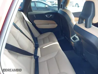 2018 Volvo XC60 Momentum with VIN LYV102RK8JB082200, listed as a IAAI auction lot 41683184 with 99,535 mi miles. Bid and sale history available at carsss.com. Image 8.