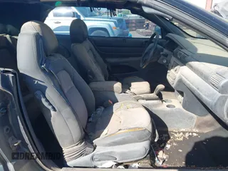 2006 Chrysler Sebring Touring z VIN 1C3EL55R86N131288, wystawiony jako IAAI lot #42259173 z przebiegiem 170 618 mil mil oraz . Historia ofert i sprzedaży dostępna na DreamBid. Obrazek 5.
