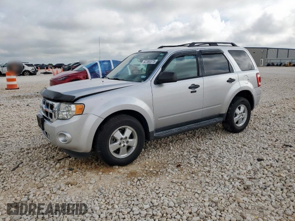 2012 Ford Escape XLT z VIN 1FMCU9DG5CKA92739, wystawiony jako Copart lot #62380375 z przebiegiem 68 755 mil mil oraz Szkoda całkowita • Salvage title. Historia ofert i sprzedaży dostępna na DreamBid. Obrazek 1.