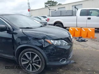 2017 Nissan Rogue S z VIN JN1BJ1CP9HW019565, wystawiony jako IAAI lot #42121059 z przebiegiem 106 056 mil mil oraz . Historia ofert i sprzedaży dostępna na DreamBid. Obrazek 6.