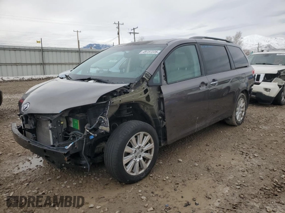 2013 Toyota Sienna XLE z VIN 5TDDK3DC1DS050345, wystawiony jako Copart lot #49737225 z przebiegiem 125 247 mil mil oraz Szkoda całkowita • Salvage title. Historia ofert i sprzedaży dostępna na DreamBid. Obrazek 1.