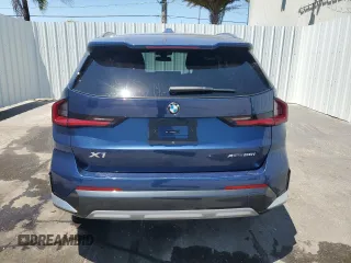 2025 BMW X1 xDrive28i z VIN WBX73EF08S5084278, wystawiony jako Copart lot #53894205 z przebiegiem 15 905 mil mil oraz Nie do naprawy. Historia ofert i sprzedaży dostępna na DreamBid. Obrazek 6.