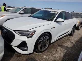 2022 Audi e-tron Sportback S line Premium z VIN WA11AAGE9NB028216, wystawiony jako Copart lot #75079964 z przebiegiem Nie podano mil oraz Nie do naprawy • Non repairable. Historia ofert i sprzedaży dostępna na DreamBid. Obrazek 1.