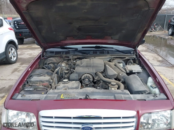 2005 Ford Crown Victoria LX with VIN 2FAFP74W25X106106, listed as a IAAI auction lot 41825793 with 175,740 mi miles. Bid and sale history available at carsss.com. Image 10.