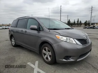 2012 Toyota Sienna LE AAS с VIN 5TDKK3DC8CS241590, выставлен на аукционе Copart как лот 53308815 с пробегом 141 292 миль миль и Списание • Salvage title. История ставок и продаж доступна на DreamBid. Изображение 4.